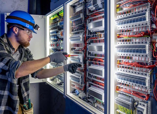 EIA-servicios-electricidad-industrial-3